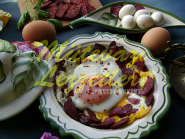 Sasiskalı Yumurta